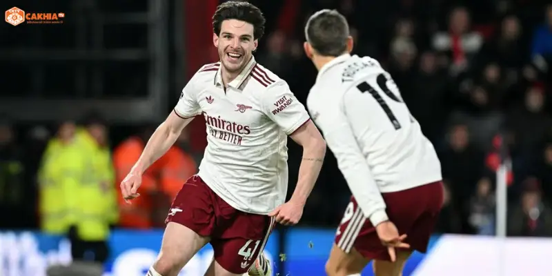 Các cầu thủ pressing quyết liệt trong trận Arsenal vs AFC Bournemouth Premier League