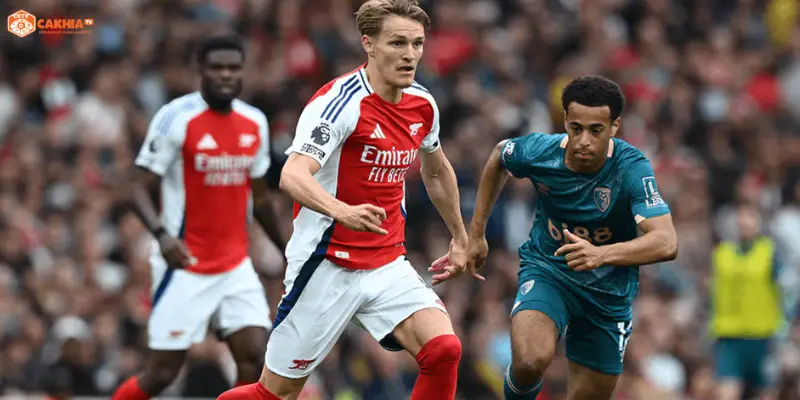  Không khí cuồng nhiệt trên khán đài Emirates Stadium trước trận Arsenal vs AFC Bournemouth