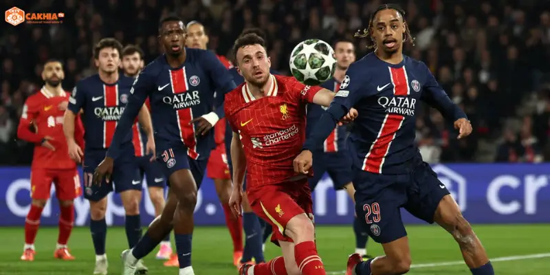 Luis Enrique tập trung cao độ, chuẩn bị chiến thuật cho cuộc đối đầu Paris Saint-Germain vs Liverpool đầy thử thách